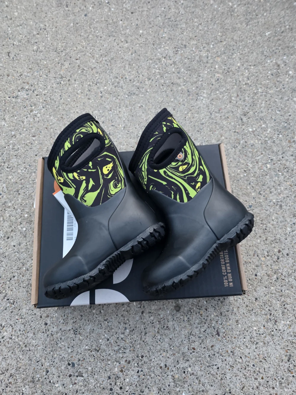 BOGS Kids' Insulated WP Boots with Green Accent Boys 9K